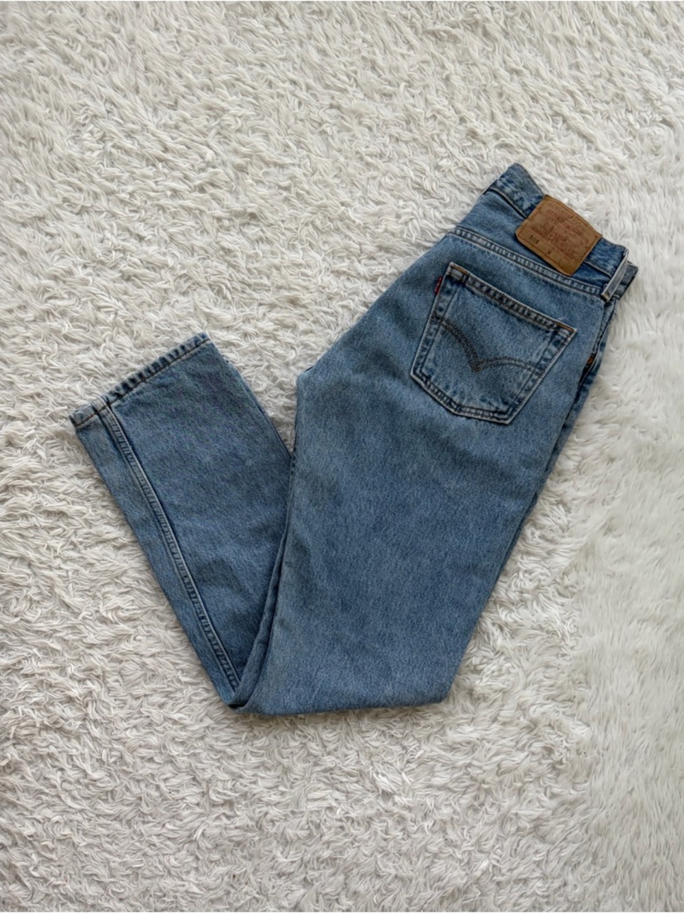 90s Vintage Levi’s 501 med wash - Picture 5 of 16